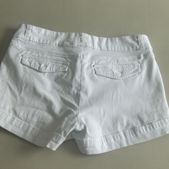 BeBop Women's Stretch White Shorts. Size 9 - Picture 4 of 9